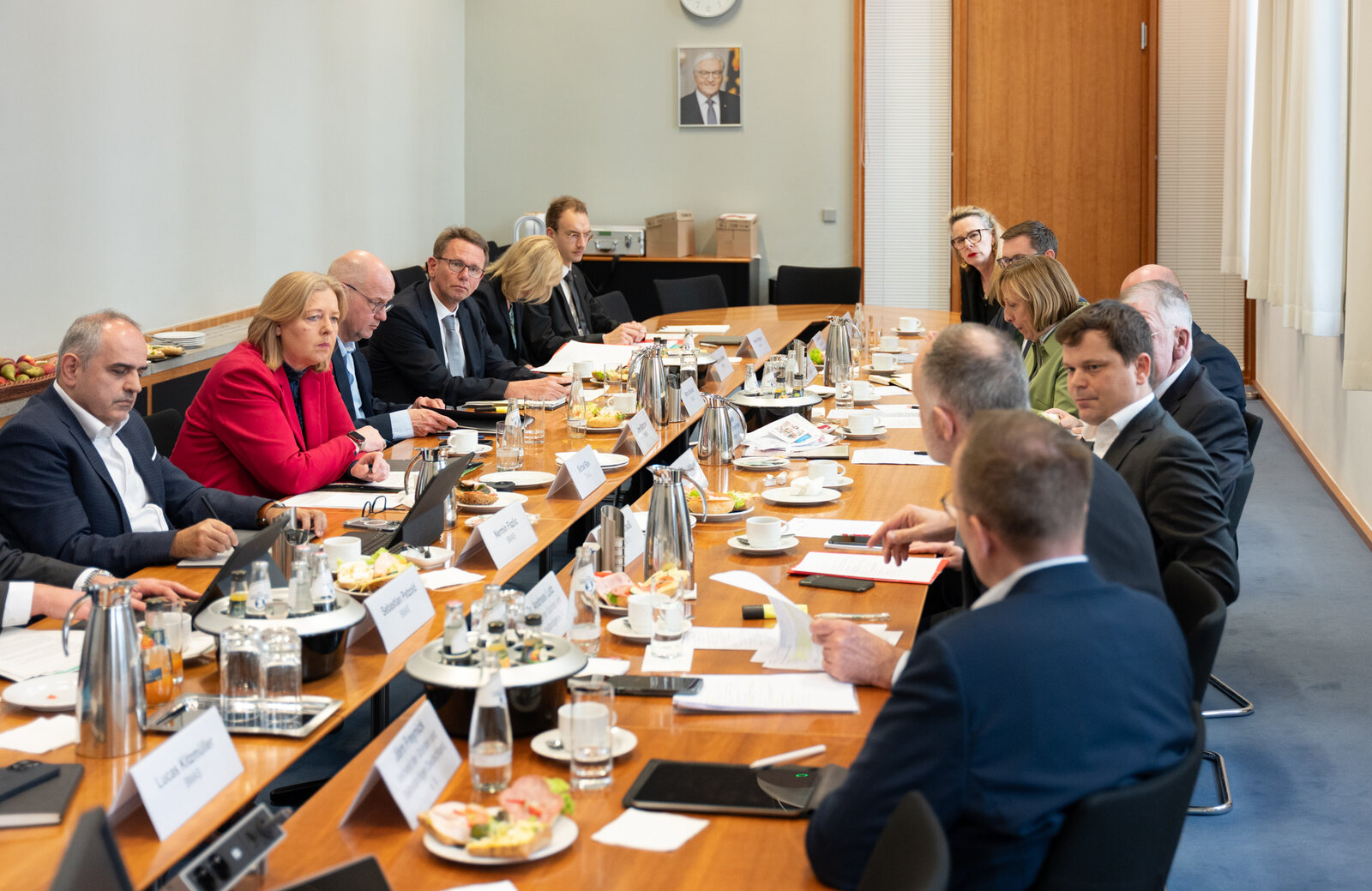 Sprecher Dr. Andreas Lutz im Gespräch mit Bundesarbeitsministerin Bärbel Bas
Foto: Thilo Schneider