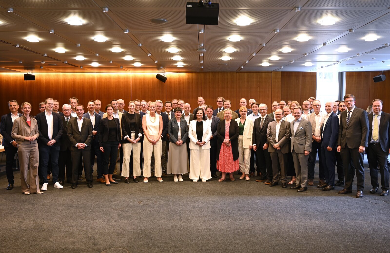 Mittelstandsdialog bei der DIHK in Berlin mit Staatssekretärin Gitta Connemann


Foto: (C) BMWE / Andreas Mertens!