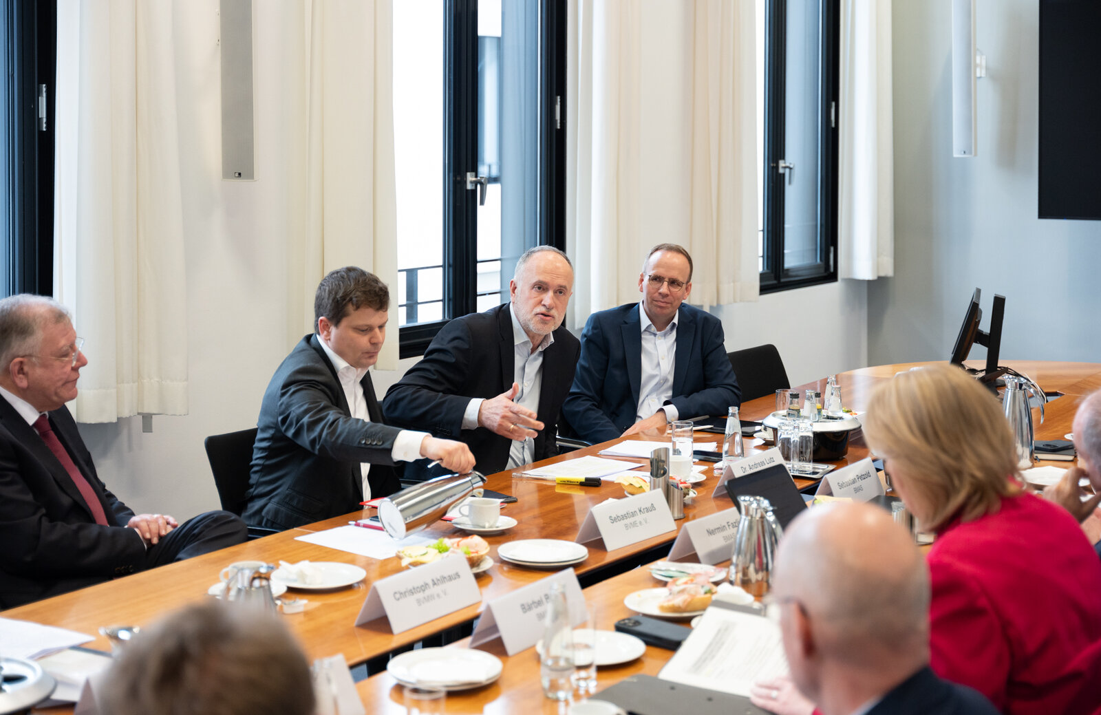 Sprecher Dr. Andreas Lutz im Gespräch mit Bundesarbeitsministerin Bärbel Bas
Foto: Thilo Schneider