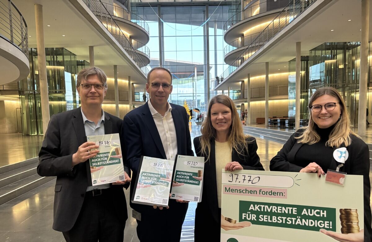 v.L.n.R.: Sascha Müller MdB, Jörn Freynick (BAGSV) Doris Achelwilm MdB, Mara Weinert (Campaigning OpenPetition)