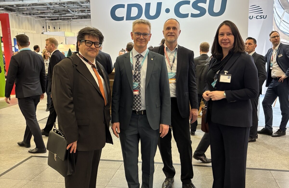 Marcus Pohl, Dr. Markus Reichel MdB, Dr. Andreas Lutz, Elvira Iannone (v.l.n.r.)

Foto: Jörn Freynick